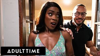 Unatkozó házastárs Ana Foxxx párnán közösül és megdugja szerető férje!