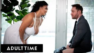 Nagyméretű természetes cicik: Ashlyn Peaks vadul ugrál a legjobb barát farkán!