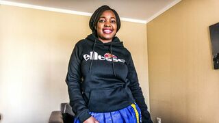 Néger fősulis csajszika munkát keres a tanulmányaihoz