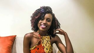 Mosolygós fekete csinibaba pov castingon keményen megkamatyolva