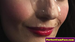 Csábos csipkés szépség gigászi adag arcon