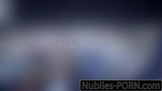 Dupla apró német tinédzser megosztja a szörnyű dárdát