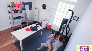 Kylie Rocket önbizalom-löketre vágyik, amit csak Bruce Venture nagy faszával tud megadni - 2. évad 3. rész