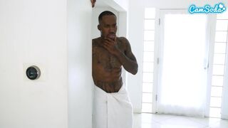 Kitetovált nevelő anya könyörtelen kúrása gigantikus faszszal, míg férje óriási fekete farkossal szórakozik