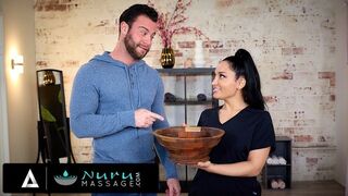 Befektető megdugja masszőrjét a legújabb termetes dolog megtalálásáért