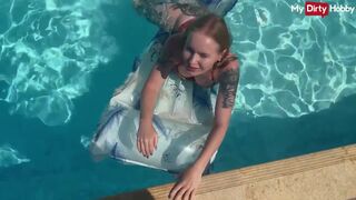 Emma wolf a tüzes csajszika aki a medencében kúrel vadul