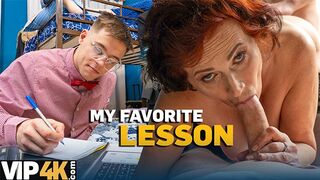 Koros orosz pornósztár élvezi az anal hármast tinédzser farkakkal