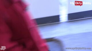 Parkolóban nyilvános döngölés és spriccelős élvezet