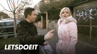 Kinky turista Zazie Skymm csábítja a studot brutális dugásra az irodájában