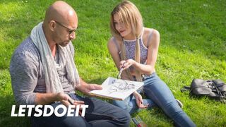 Olivia Devine gigantikus ánuszát szétbaszva külföldön egy kopasz faszos srác által