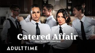 Jane Wilde és Khloe Kay forró pincérnők meghágva a munkahelyen