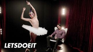 Gyengéd fetis közösülés maszkos tinédzser csajjal jessica x-től