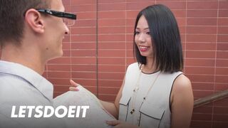 Jureka Del Mar ázsiai leányzó cumizza a termetes zsíros idegen fazt és jól meglovagolja