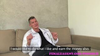 Femaleagent - a telhetetlen milf nem bírt lépést tartani a csábító striptíző farkával a castingon