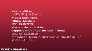 Juliette ujjai forrón szántják szőrös punciját az orgazmusig