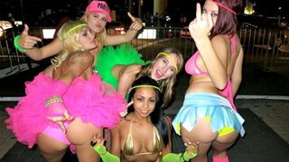 Party mind az örök buliban – forró tinédzser csajok kívánatos mulatsága