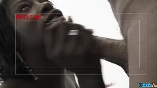 Fekete bomba milf csoportos baszása fehér farkakkal popóban és kettő behatolással