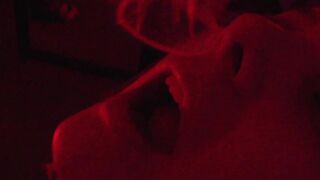 Az amatőr spiné megkötözve és keményen megkúrva