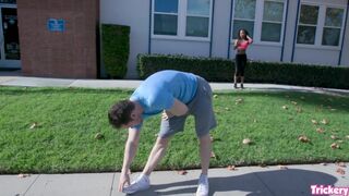 Demi Sutra vonzó csavart tánccal csábítja Sam Shock izmos farkát