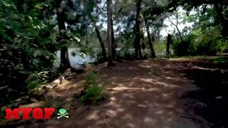 Ribim Jessie Saint az erdőben Sean Lawless farkát nyeli mélyen