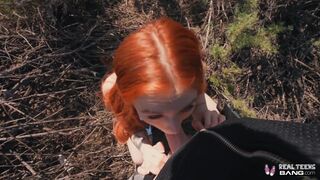 Csábos vörös tinédzser Madi Collins kibelezi a puncáját és keményen megdugja a hatalmas fallosza