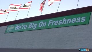 Világos Szőke bűbájos csajszika punciját zúzzák a fürdőszobában