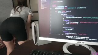 A feneke vonakodóan izgatóbb volt...