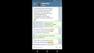 Idegen segít pornót készíteni és keményen megdugja mary candy-t minden lyukában