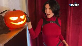Halloween éjszakáján ada wong elfelejtett bugyit húzni és keményen megbasszák