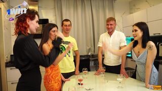 Újévi szext�c a szvingerklubban – méretes faszok csat�ja!