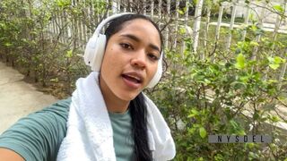 Az edzőteremben megismert csóka megbassza szűk puncimat és telelövi - amatőr pár