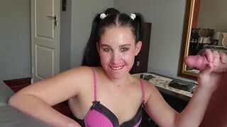 Ez a mocskos copfos örömlány csak oboázni akar, arcát ütik és telelövik