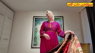 Fullos nevelő anyum gigantikus popsiját és melleit megbassza a nevelő fia