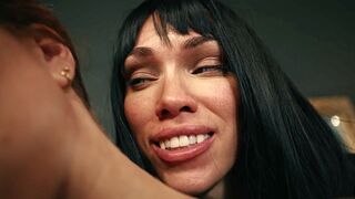 Octokuro vámpírnőként csábít - csábító lezbi vámpír nagy mellekkel hipnotizálja sata jonest