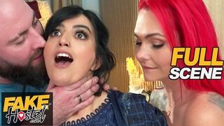 Fake Hostel izgató édeshármasban - Forró nevelő testvérek vad szexuális ébredése