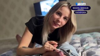 Amatőr világos szőke gádzsi vad pippantása hatalmas fasszal