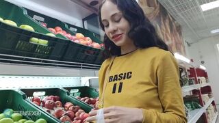 Meghívok egy idegen gádzsit a piacról, és vad baszás lesz belőle