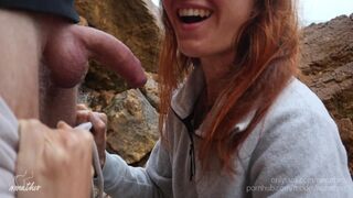 Nyilvános cumizás és gyors bujálkodás a strandon pov-ban