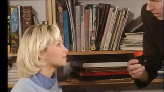 Tömjük tele a seggüket gigászi farokkal retro pornó teljes filmben