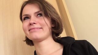 Termetes kannás gádzsi vaginája és popója keményen megkúrelva