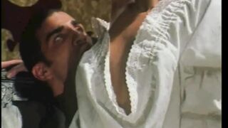 A szobalány és a mester titkos sex kalandja termetes fasszal