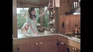 Lollipop Cream 3. részben John Holmes óriási farkát orálozza a gádzsi retro stílusban