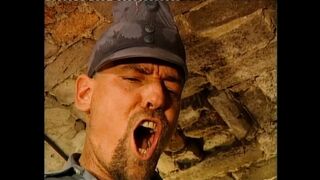 Horst Baron annyi pisit spriccel a börtönös gigászi cickós lányra nagyméretű farkával