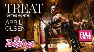 Twistys bemutatja April Olsen vadító fehérneműben, amint szétteríti szárnyait és bájos combjait