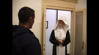 Veronica Belli élvezi a maszkos férfi vastag farkát teljes HD filmben