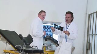 Német nőgyógyász anális édeshármasban a pácienseivel teljes film